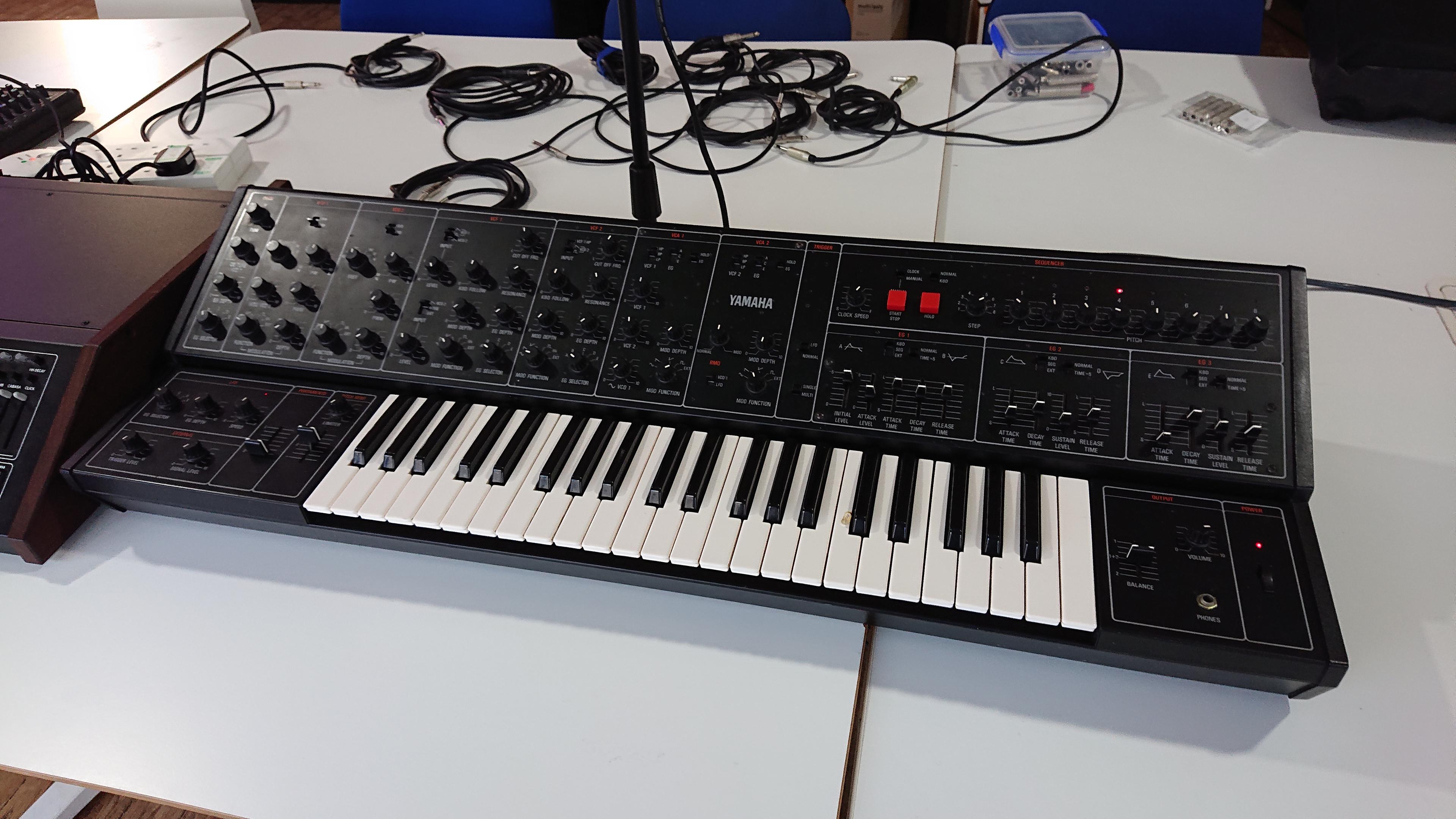 A Yamaha CS30 keyboard - a row of 